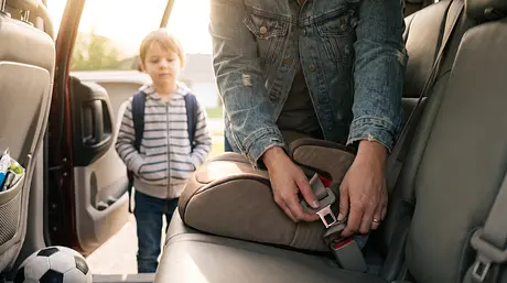 Assentos e Almofadas de Elevação ao Transportar Crianças